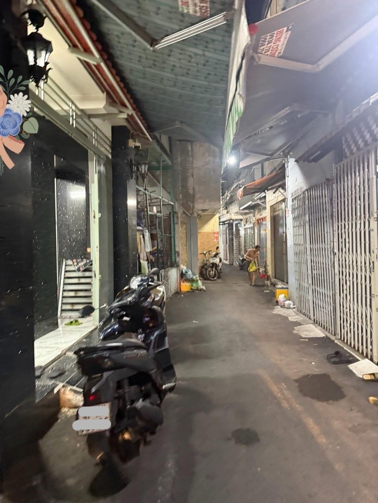 Hơn 1 tỷ có nhà mới 3 tầng Trần Văn Quang, sổ hồng vuông