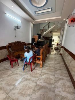 Cần bán nhà 3 tầng (4x22) MT đường 8m Bùi Văn Ngữ, Đông Quang, Hiệp Thành, Q12