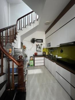 1 nhà ra Phố Vương Thừa Vũ, Ô tô, dân xây mới, 5 Tầng, MT 3.5, 13.6 Tỷ.