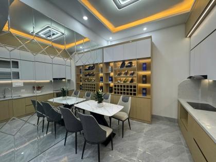 Siêu Phẩm Thanh Xuân, GARA 7 chỗ, 10m ra Hồ, 50m2, 15.5 Tỷ - Sổ Vuông đẹp.