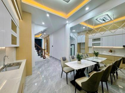 Siêu Phẩm Thanh Xuân, GARA 7 chỗ, 10m ra Hồ, 50m2, 15.5 Tỷ - Sổ Vuông đẹp.