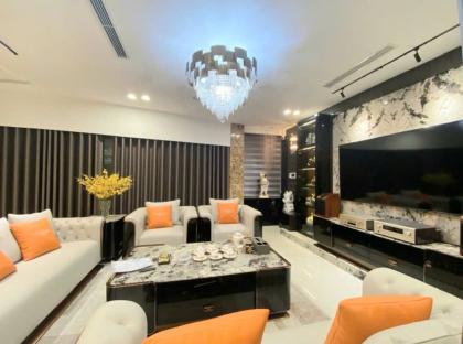 BÁN NHÀ PHÚC ĐỒNG, PHỐ KD, FULL NỘI THẤT CHẤT, GA RA Ô TÔ, THANG MÁY LONG LANH, GIÁ MỀM