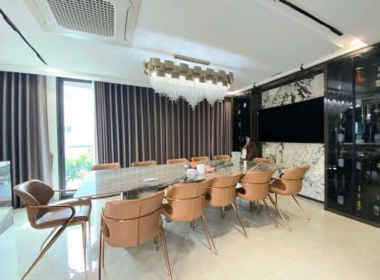 BÁN NHÀ PHÚC ĐỒNG, PHỐ KD, FULL NỘI THẤT CHẤT, GA RA Ô TÔ, THANG MÁY LONG LANH, GIÁ MỀM