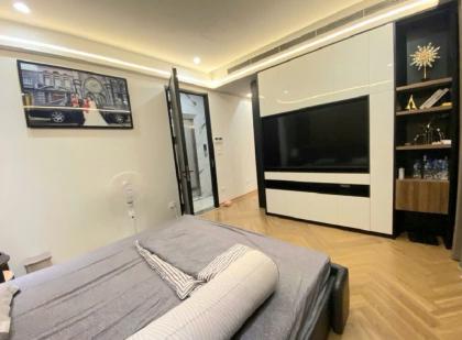 BÁN NHÀ PHÚC ĐỒNG, PHỐ KD, FULL NỘI THẤT CHẤT, GA RA Ô TÔ, THANG MÁY LONG LANH, GIÁ MỀM