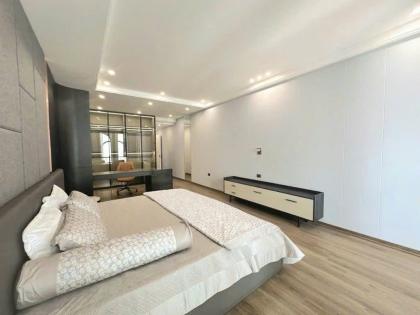 BÁN NHÀ NGỌC THỤY, CÓ 11.X TỶ, GA RA Ô TÔ LEXUS , THANG MÁY,  NỘI THẤT, KD, Ô TÔ TRÁNH