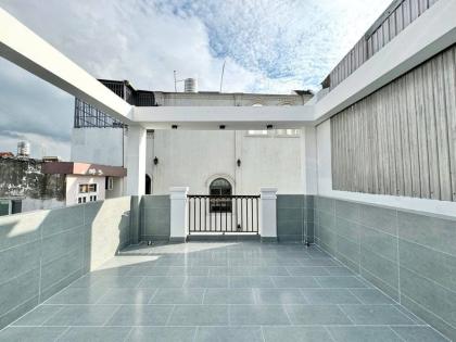 Cực Hiếm! Phố Giáp Nhất, 2 ô tô tránh, Ở, Kinh Doanh, 44m2, MT 4.4m, 14 Tỷ.