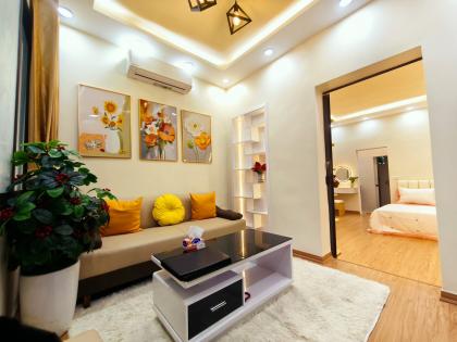 Bán căn hộ tập thể phố Chùa Láng, Đống Đa, 110m2, 3 ngủ, 2vs, lô góc thoáng mát, ô tô đỗ