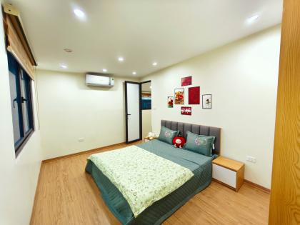 Bán căn hộ tập thể phố Chùa Láng, Đống Đa, 110m2, 3 ngủ, 2vs, lô góc thoáng mát, ô tô đỗ