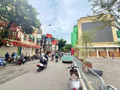 Bán Nhà Mặt Phố Hàng Gai Hoàn Kiếm 219m2-8T 1 SỔ 1 CHỦ 358 Tỷ Có Thương Lượng.