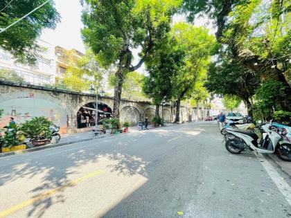 Bán Nhà Mặt Phố Phùng Hưng Hoàn Kiếm 103m2-4T MT5,4m 2 Vỉa Hè 89,5 Tỷ Có Thương Lượng.