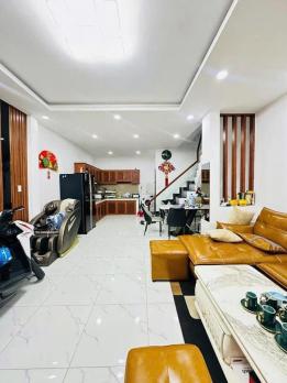 Bán nhà Nhà phố  Đồng Xoài - giao Hoàng Hoa Thám, K300, 5,3x10m,2 Tâng, 3PN, 6,8 tỷ