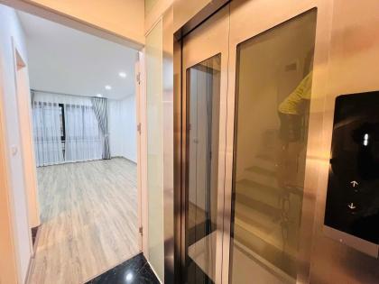 Hơn 11 Tỷ nhà Tôn Thất Tùng 6 Tầng Thang Máy, Thoáng trước sau, mt 4.5m, 42m2.