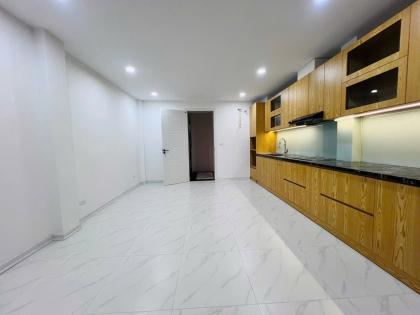 Hơn 11 Tỷ nhà Tôn Thất Tùng 6 Tầng Thang Máy, Thoáng trước sau, mt 4.5m, 42m2.