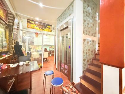 1 nhà ra Phố Quan Nhân, Gara ô tô, Thang máy, kinh doanh, 62m2, mt 4.7m, 16.3 Tỷ.