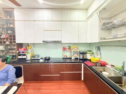 1 nhà ra Phố Quan Nhân, Gara ô tô, Thang máy, kinh doanh, 62m2, mt 4.7m, 16.3 Tỷ.