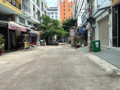 CHDV 6L có HẦM ngang 9m 140m2 26PN+MB thuê HXH tới cửa ngay ĐH Văn Lang DT 170tr 27.5 tỷ