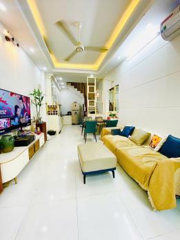 Bán nhà gần Phố Vũ Tông Phan, trước nhà rộng 4m, 35m2, 5T, MT 3.6m, 9.8 Tỷ.