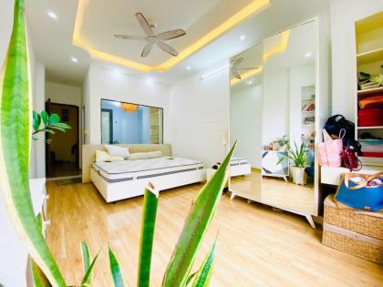 Bán nhà gần Phố Vũ Tông Phan, trước nhà rộng 4m, 35m2, 5T, MT 3.6m, 9.8 Tỷ.