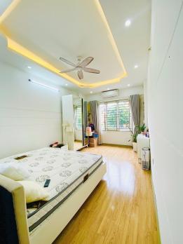 Bán nhà gần Phố Vũ Tông Phan, trước nhà rộng 4m, 35m2, 5T, MT 3.6m, 9.8 Tỷ.