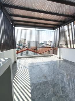 NHÀ MỚI KÍNH KOONG – THANG MÁY – Ô TÔ VÀO NHÀ – NGÕ THÔNG – GẦN HỒ – CÁCH PHỐ 20M