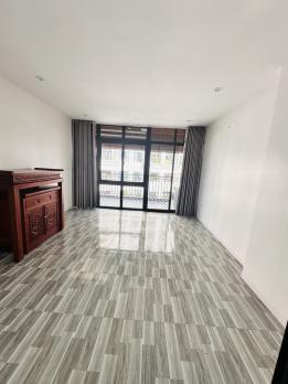 View Royal CiTy – Mặt Phố Cự Lộc, Gara ô tô, KD, 7TTM, 40m2, MT 4.6m2, 20 Tỷ.