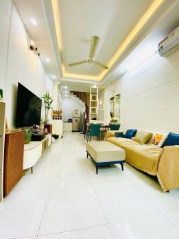 Nhà đẹp – Dân xây, Vũ Tông Phan, 25m ra Phố, trước nhà 4m, 35m2, 5T, 9.8 Tỷ.