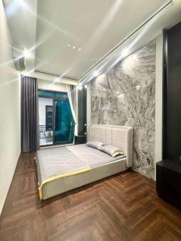 20 m ô tô - Hoàng Đạo Thành, cạnh Chung cư Five Star, 40m2, trước nhà 4m, 12 tỷ.