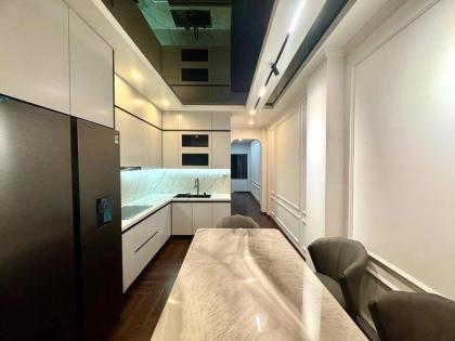 20 m ô tô - Hoàng Đạo Thành, cạnh Chung cư Five Star, 40m2, trước nhà 4m, 12 tỷ.