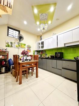 Bán nhà Chùa Bộc, gần Đại học Thủy Lợi – Dân trí cao, ô tô, 2 thoáng, 33m2, 12.2 Tỷ.