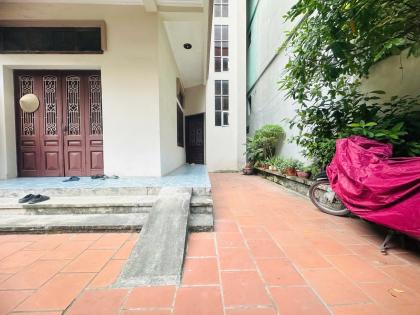 Bán đất tặng nhà, Phố Giáp Nhất, gẩn Royal CiTy, ô tô gần, 120m2, MT 8.5m, 24 Tỷ.