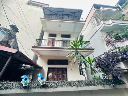 Bán đất tặng nhà, Phố Giáp Nhất, gẩn Royal CiTy, ô tô gần, 120m2, MT 8.5m, 24 Tỷ.