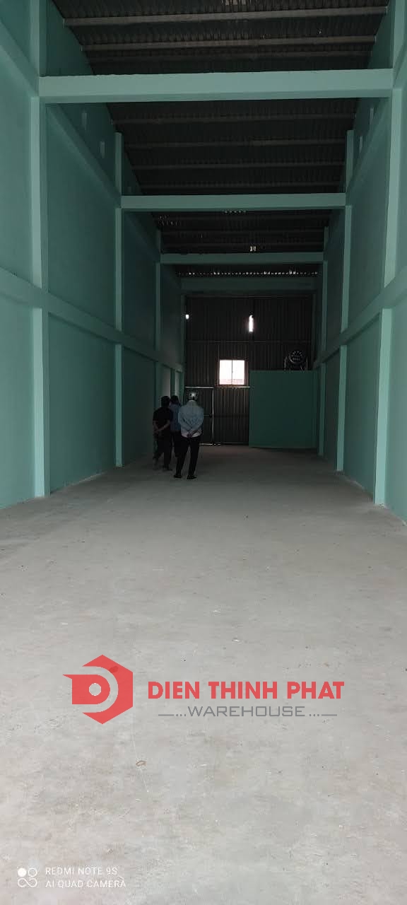 Cho thuê xưởng đường hương lộ 2 DT: 400m2 giá:28tr/tháng đường xe conterner( hướng chánh nam)