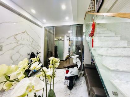 [BÁN NHÀ + QUẬN 10] NGÔI NHÀ NHỎ – GIỮ TIỀN LỚN – VỊ TRÍ CỰC PHẨM •  Đường Nguyễn Chí Thanh – diện tích 36m² – 3 tầng