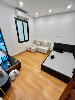 Bán căn hộ tập thể phố Tôn Đức Thắng, Đống Đa, nhà đẹp ở luôn, sân rộng, cực gần ô tô