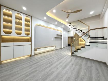 BÁN NHÀ HOÀ HƯNG QUẬN 10 3 TẦNG 3PN FULL NT 40M2 4.2 X 10 - 6.7T TL