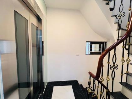 Siêu Phẩm Ngã Tư Sở - 6 Tầng Thang Máy, 42m2, 2 thoáng, MT 4.5m, 11.95 Tỷ.