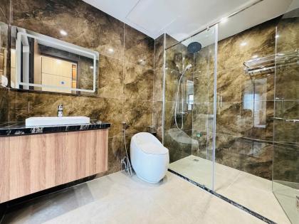 1 Nhà ra Mặt Phố Kim Giang, 7 Tầng Thang Máy, Ô Tô tránh, KD, 32m2, 9.5 Tỷ.