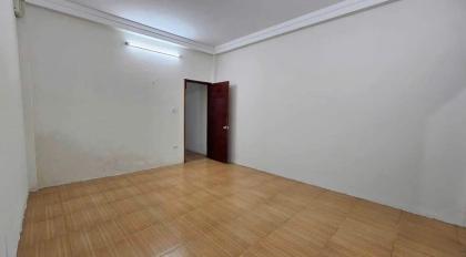 Cho thuê nhà tại ngõ 12  Hoàng Văn Thái, diện tích 80m nhà tầng 1, thuê 7 triệu.