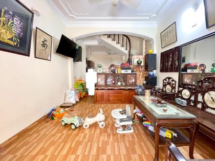 Bán nhà LÔ GÓC 3 Mặt Thoáng, Phố Cự Lộc, Gần Phố, 38m2, 5T, MT 3.7m, 10 Tỷ.