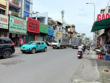 Bán nhà Mặt tiền Lạc Long Quân - gần Lý Thường Kiệt, 4x15m, 5 Tầng,  4 PN, chỉ 10,5 tỷ.