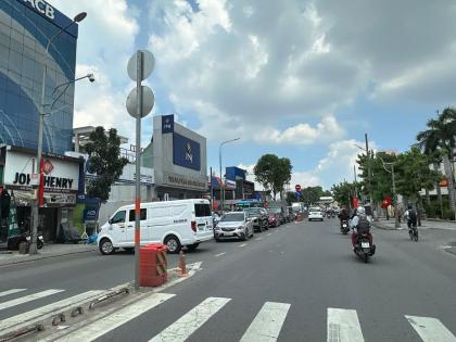 CHDV 8 tầng mới hẻm 656 Quang Trung ngang 8m 75PN TN 220tr gần chợ HHT 50 tỷ.