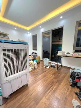 Bán nhà đường Trương Định, Hai Bà Trưng, 5 tầng thang máy, nhà đẹp ở luôn, ngõ nông gần phố