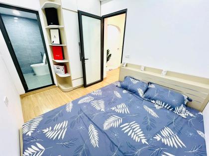 Bán căn hộ tập thể đường Nguyễn Chí Thanh, ngay mặt phố, nhà đẹp full nội thất, lô góc 3 mặt thoáng