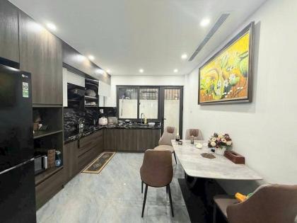 BÁN NHÀ CHU HUY MÂN, KINH DOANH, GA RA Ô TÔ, THANG MÁY, NỘI THẤT ĐẸP, GẦN PHỐ, GIÁ HỜI