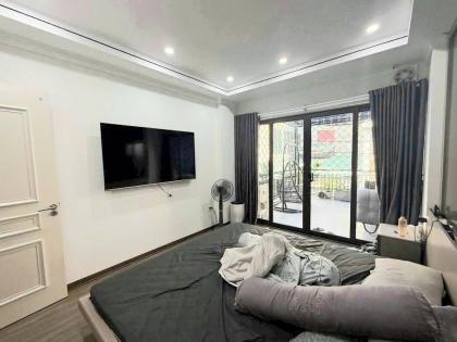 BÁN NHÀ CHU HUY MÂN, KINH DOANH, GA RA Ô TÔ, THANG MÁY, NỘI THẤT ĐẸP, GẦN PHỐ, GIÁ HỜI