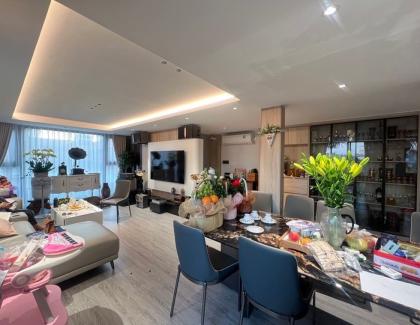 Bán nhà Nguyễn Chí Thanh_lô góc_2 mặt thoáng kinh doanh ô tô tránh_ 65m2_giá chào 33,5 tỷ