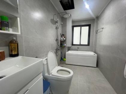 Bán nhà Nguyễn Chí Thanh_lô góc_2 mặt thoáng kinh doanh ô tô tránh_ 65m2_giá chào 33,5 tỷ