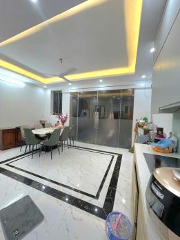 Bán nhà gần đường Minh Khai, Hai Bà Trưng, thang máy, nhà đẹp ở sướng, khu dân trí cao