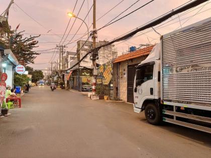 Nhà phố 3 lầu hẻm 8m Tô Ngọc Vân ngang 5.3m 132m2 ở ngay tặng NT đẹp chỉ 12.3 tỷ.