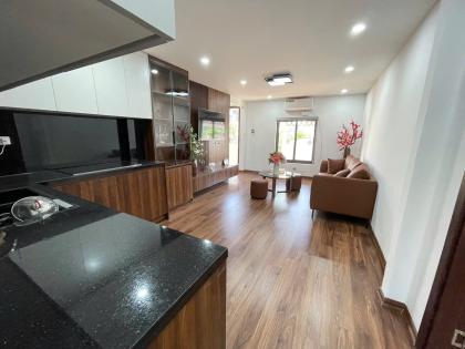 Bán căn hộ Tập thể Quỳnh Mai, Hai Bà Trưng, nhà đẹp lô góc, view mặt phố Kim Ngưu, ô tô đỗ